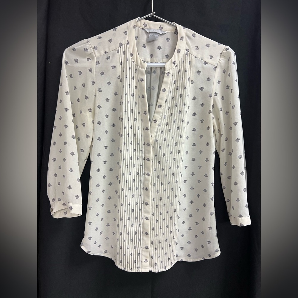 H&M White/Black, hidden buttons, Size:2, V neck, Pre-Owned